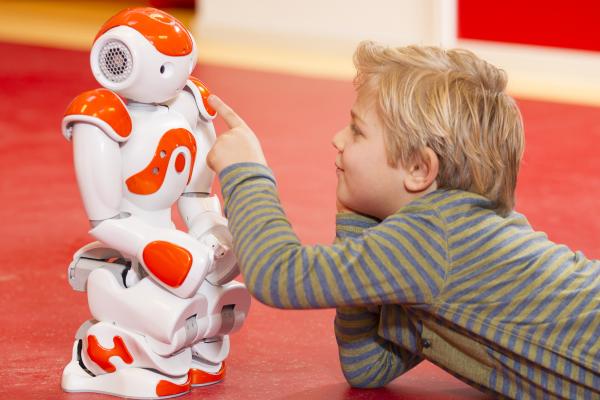 child ands robot